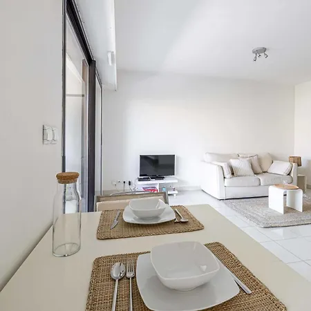 Charming With Balcony-pool - קאן