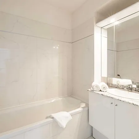 Charming With Balcony-pool -