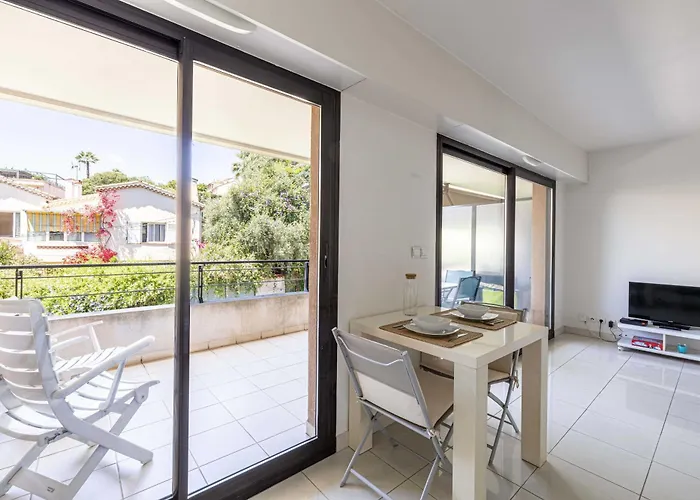 Charming With Balcony-pool - *