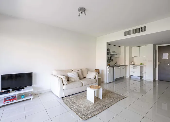 Charming With Balcony-pool - * Cannes