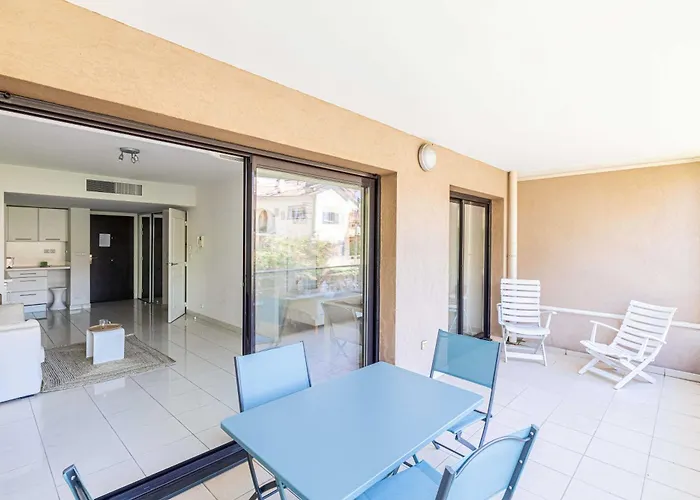 Charming With Balcony-pool -